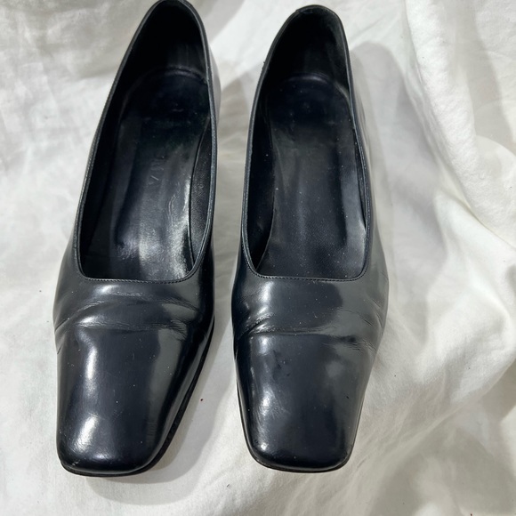 LOMA LEATHER SHOE SIZE 7 1/2” AA HEEL HEIGHT IS 2” INCHES. FOR ANY OCCASION.. - Picture 13 of 16